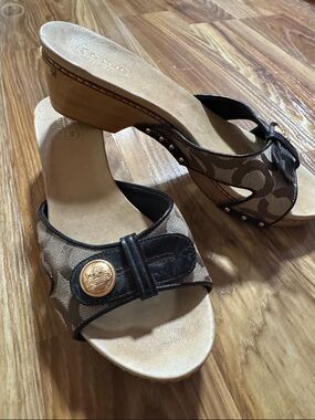 Coach Lee Signature Logo Canvas & Leather Wooden Wedge Sandals Size 8B